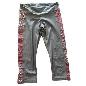 Under Armour Capri Leggings Compression Heat Gear Gray with Pink Stripe Accent L